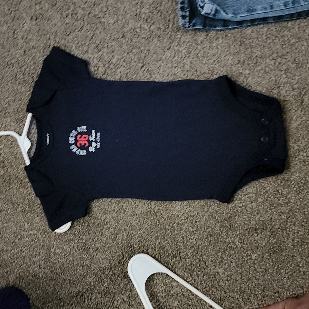 Boys bodysuit size 6 months
